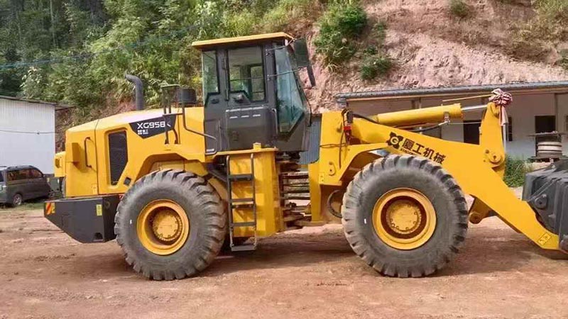 貴州出售全新夏工裝載機，全新機器，設備只用10個小時